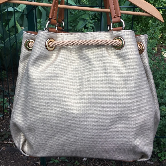 New Michael Kors Marina Gold Travel Tote Purse Lrg - Picture 7 of 9